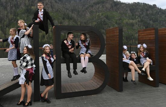 Russia School Year End