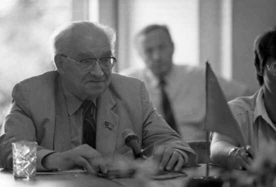 Intercosmos-NASA meeting