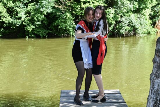 Russia School Year End