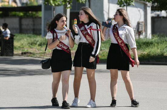 Russia School Year End
