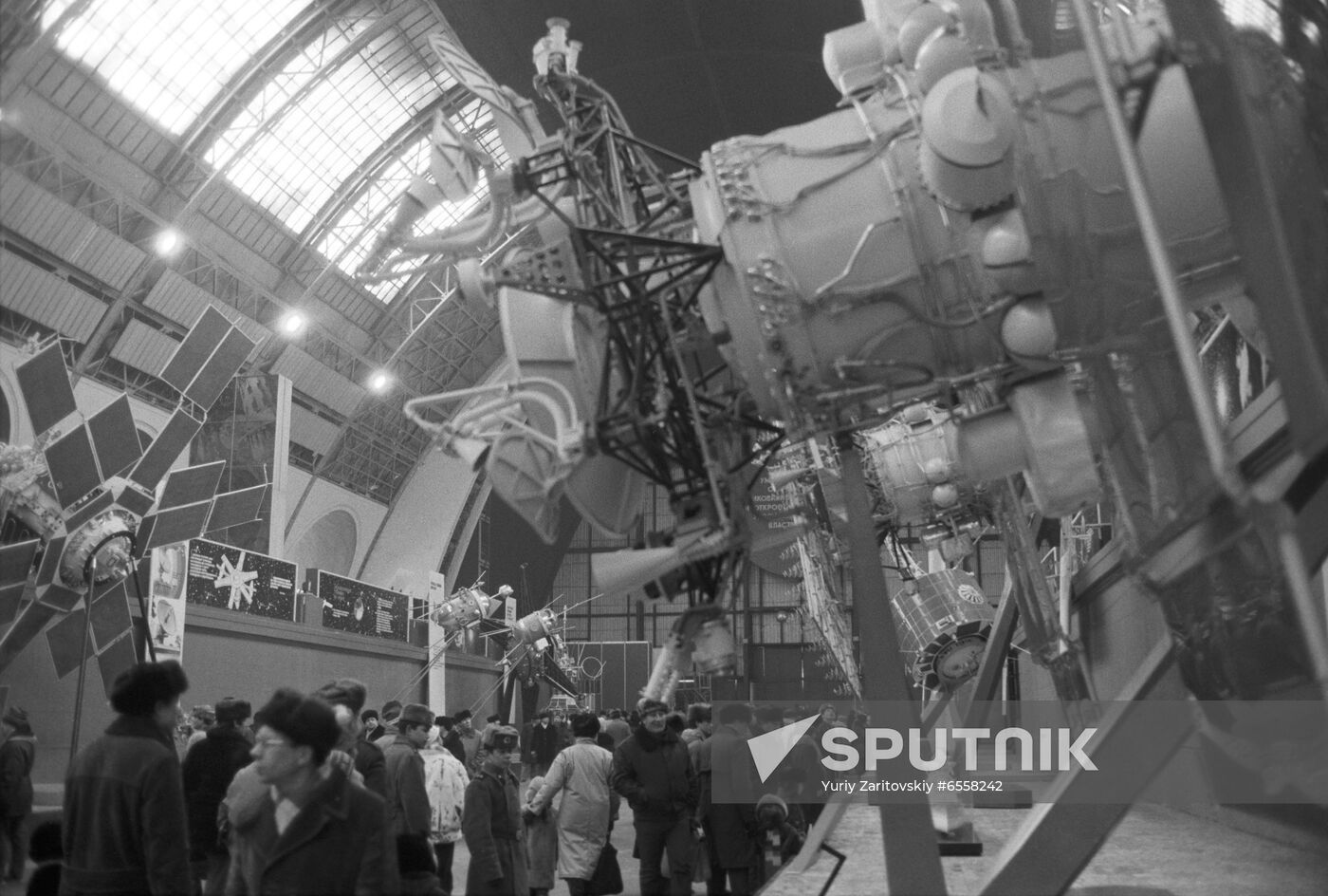 Space monitoring system of USSR State Committee for Hydrometeorology and Environmental Monitoring