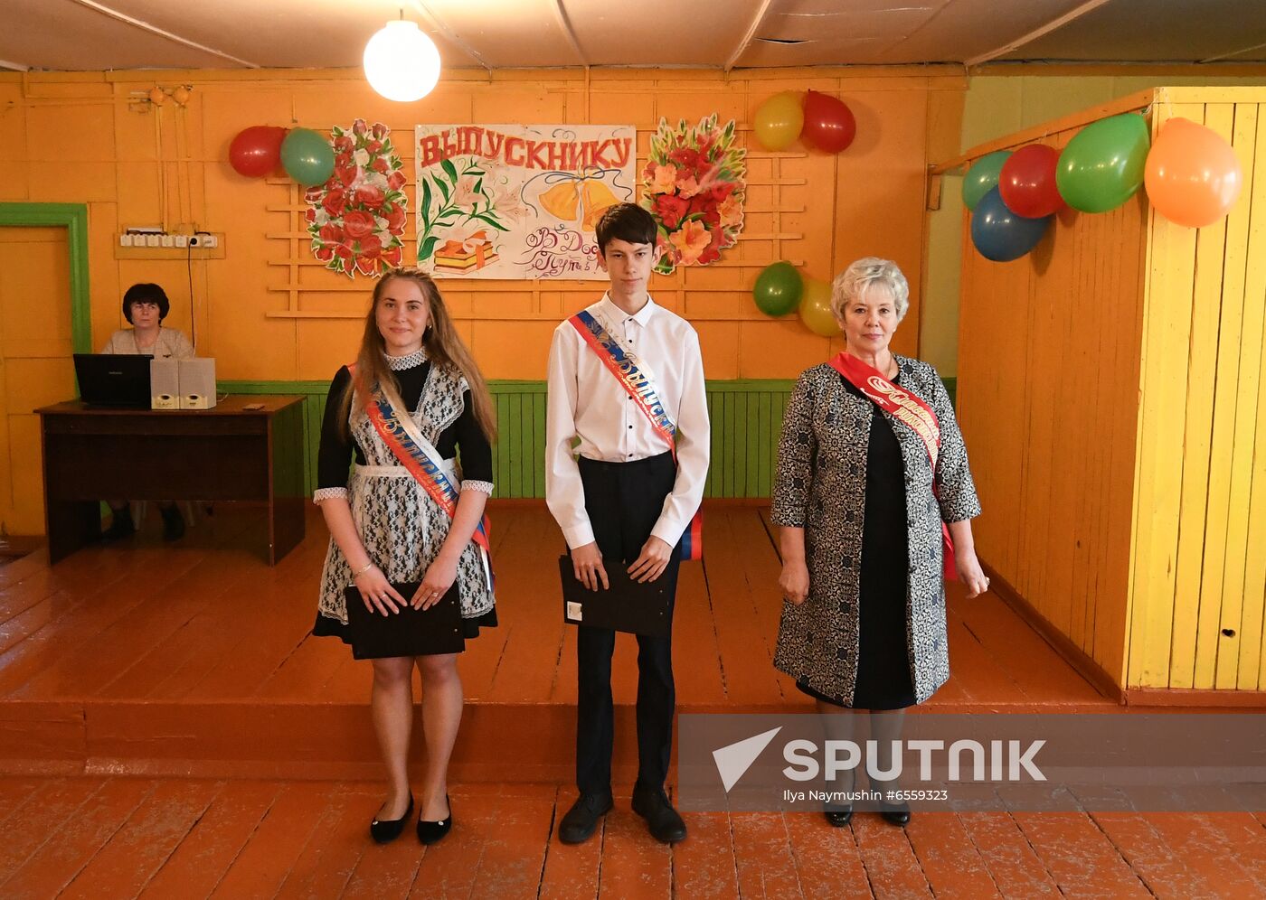 Russia School Year End