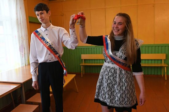 Russia School Year End