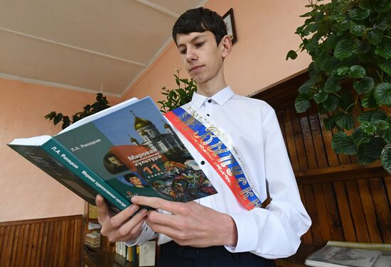 Russia School Year End