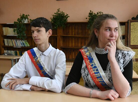 Russia School Year End
