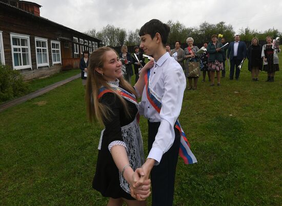 Russia School Year End