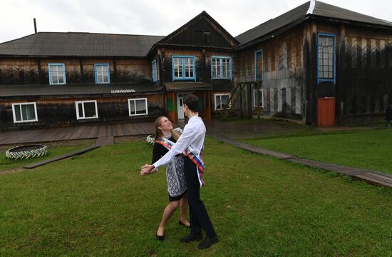 Russia School Year End