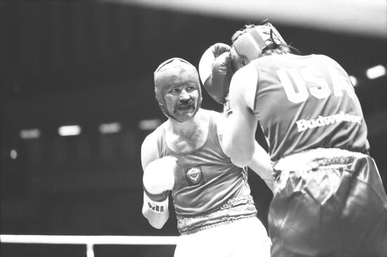 Soviet boxer Vyacheslav Yanovsky