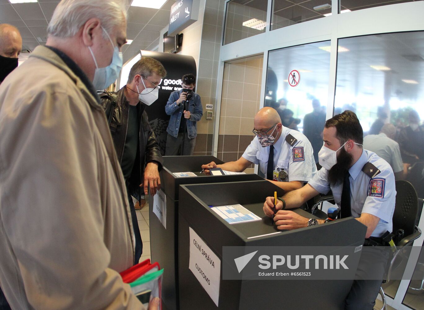 Czech Republic Russia Diplomats Expelling 