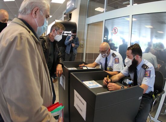 Czech Republic Russia Diplomats Expelling 