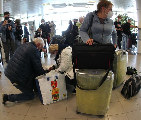 Czech Republic Russia Diplomats Expelling 