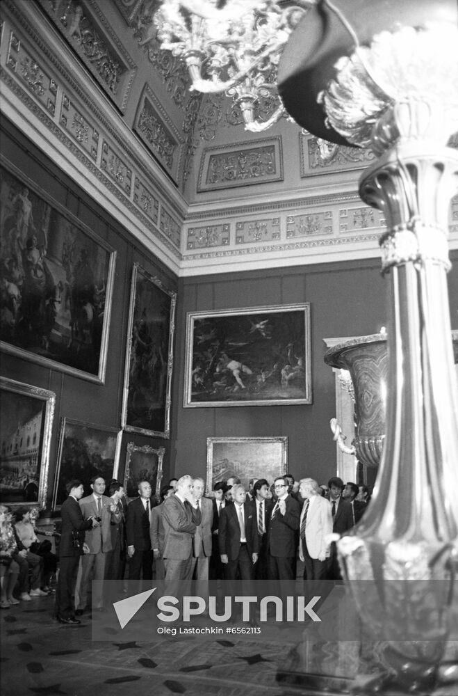Prime Minister of Thailand Prem Tinsulanonda visits Soviet Union