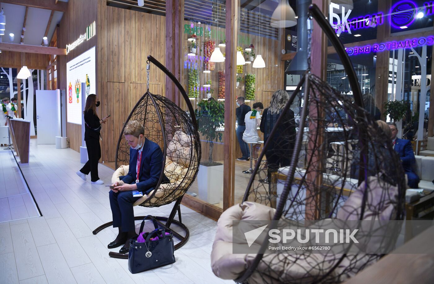 Russia SPIEF Sidelines