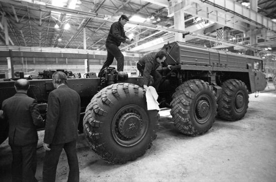 Odessa Heavy Crane Building Plant