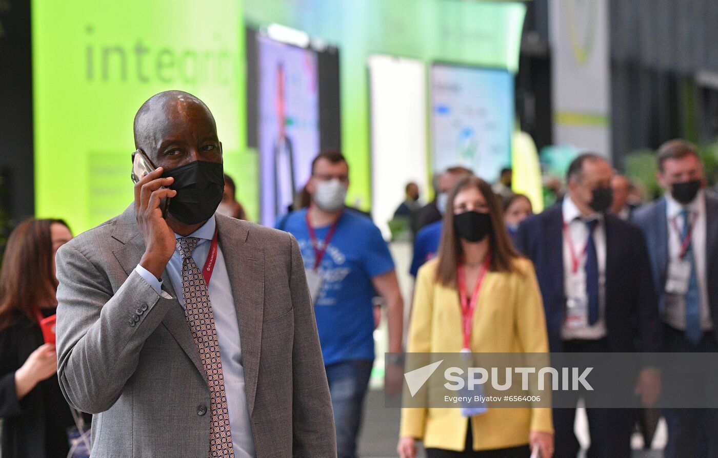 Russia SPIEF Sidelines