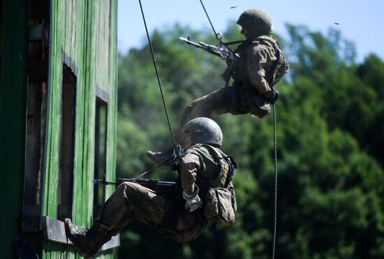 Russia National Guard Maroon Berets Exams