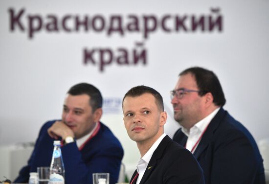 Russia SPIEF Sidelines