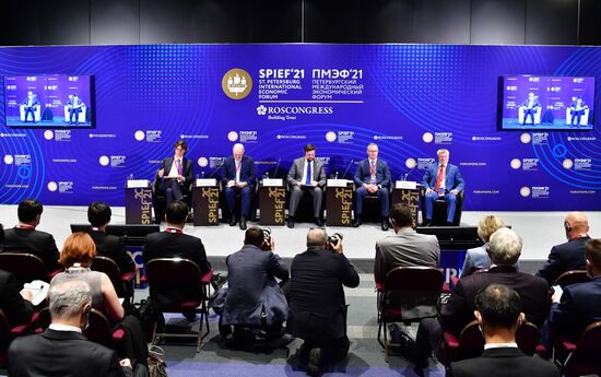 Russia SPIEF Sidelines