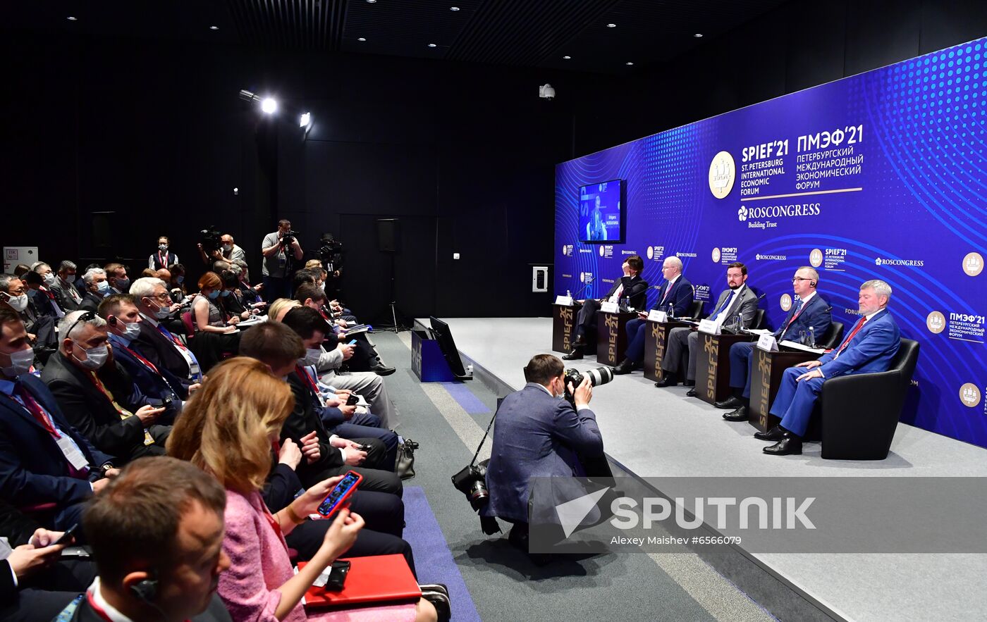 Russia SPIEF Sidelines