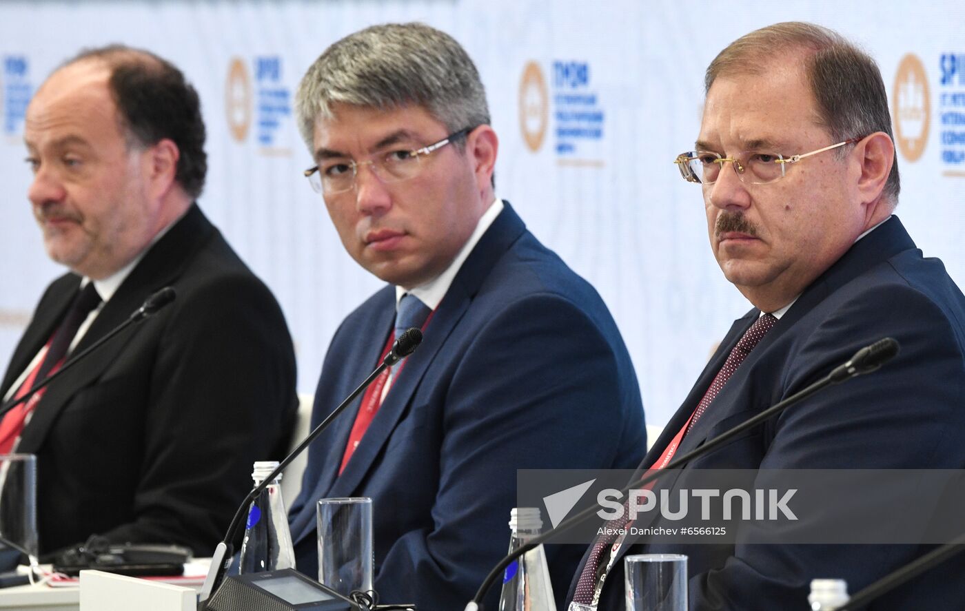 Russia SPIEF Sidelines