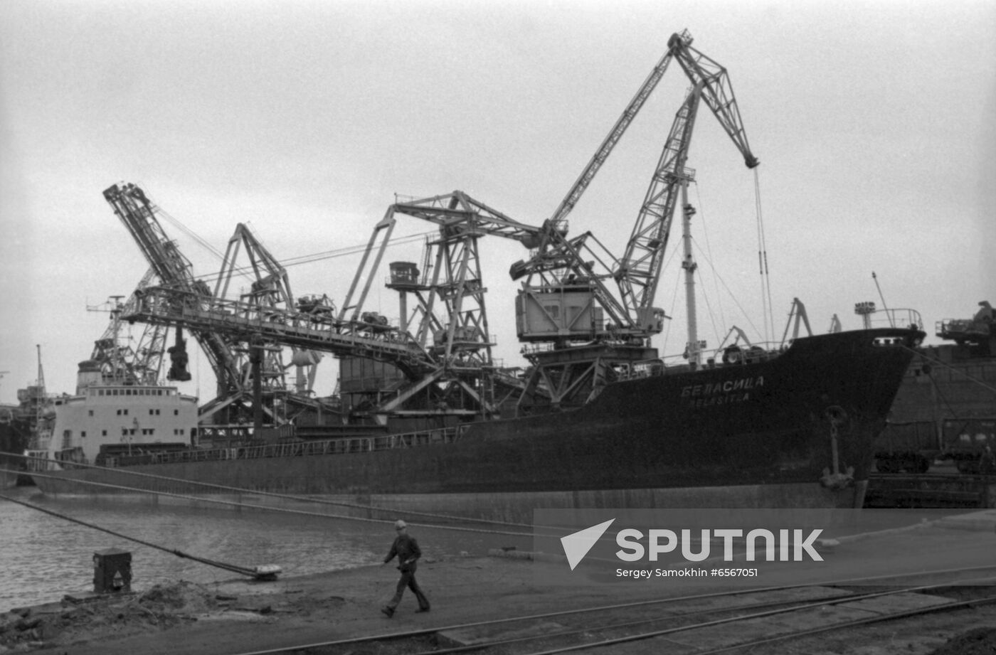 Sea trading port in Zhdanov