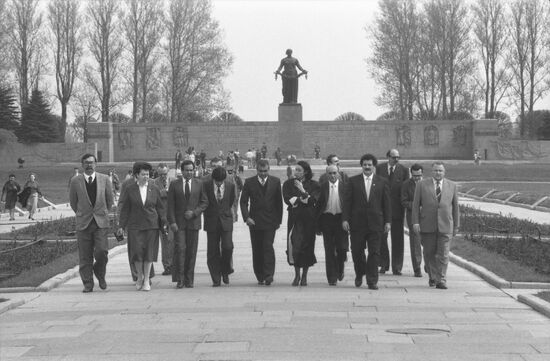 Delegation of Brazil's Union of Municipal Deputies visits USSR