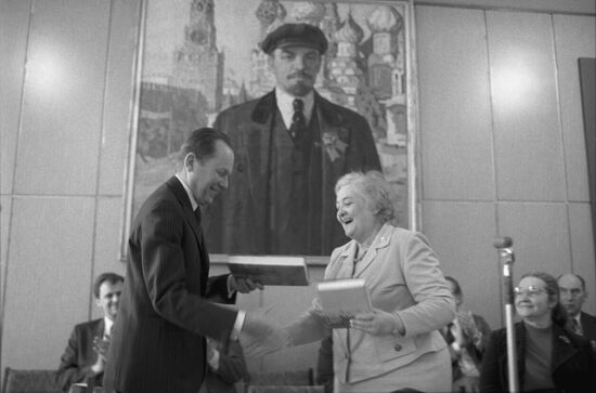 Joint work by Soviet and Swedish historians