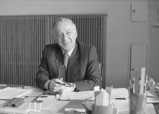 First Deputy Head of International Department of USSR Communist Party Karen Brutents