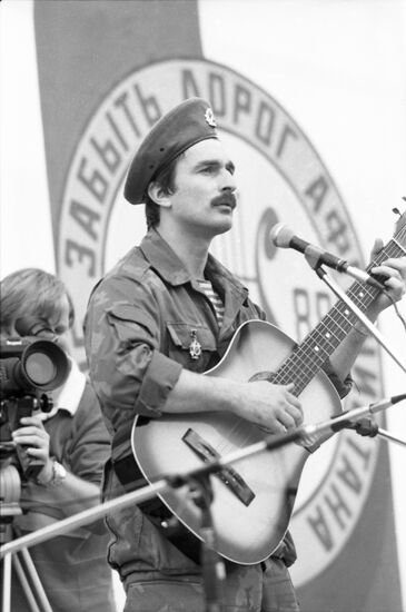 Moscow songwriter festival 'We'll never forget the roads of Afghanistan'