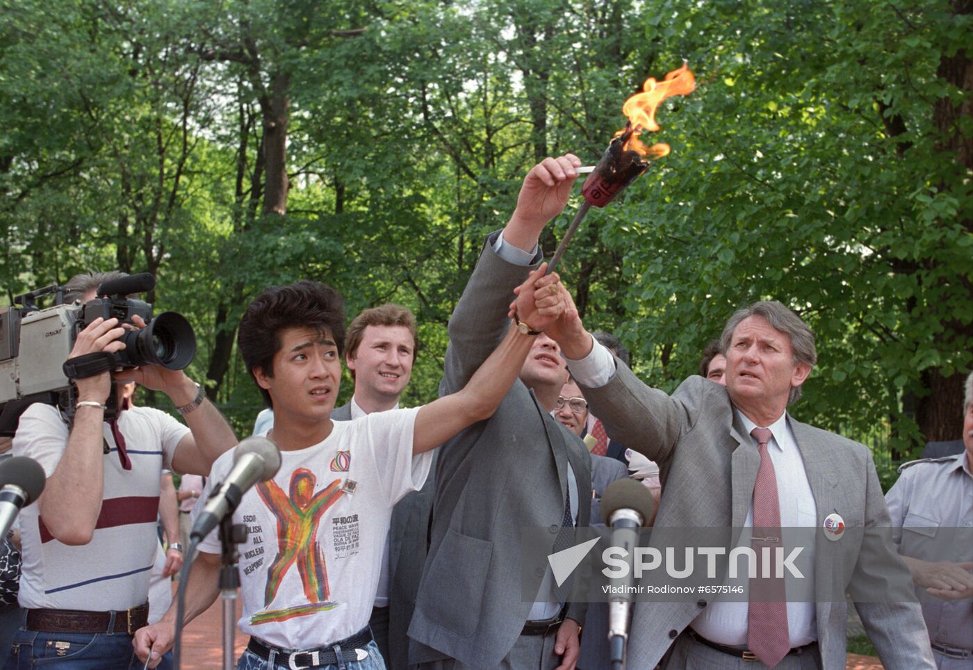 Fire of Hiroshima antiwar protest in Moscow