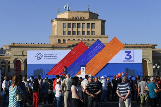 Armenia Pashinyan Supporters Rally
