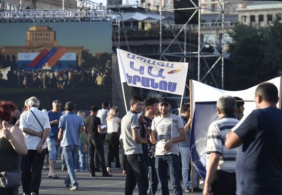 Armenia Pashinyan Supporters Rally