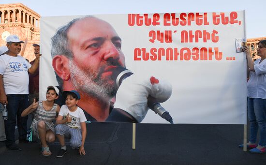 Armenia Pashinyan Supporters Rally