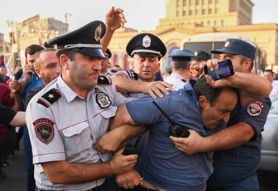 Armenia Pashinyan Supporters Rally