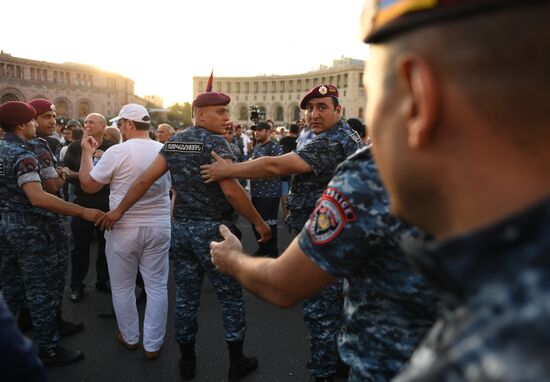 Armenia Pashinyan Supporters Rally