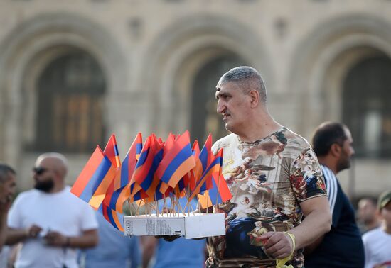Armenia Pashinyan Supporters Rally