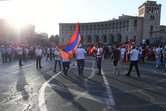 Armenia Pashinyan Supporters Rally