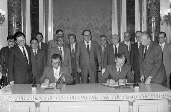 Ceremony to sign concept for developing economic links between USSR and Mongolian People's Republic
