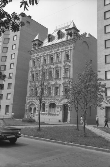 Gingerbread House on Ruzheiny Pereulok in Moscow