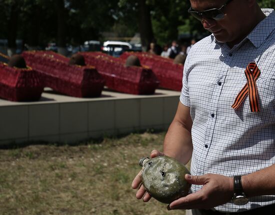 Russia WWII Soviet Soldiers Reburial