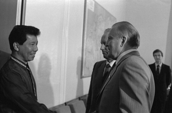 Delegation of Filipino Congress visits USSR