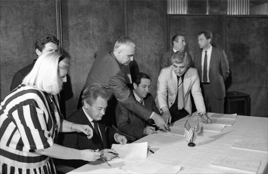 Signing Soviet-American Protocol of Intent