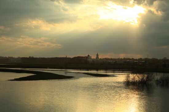 Nerl River spills over