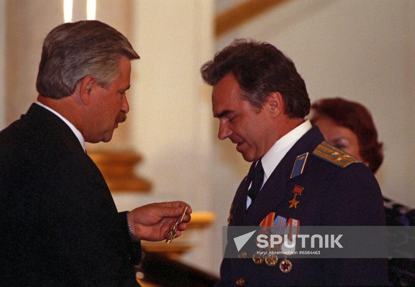 Presenting awards to Russian-French crew of Soyuz TM-14 space flight
