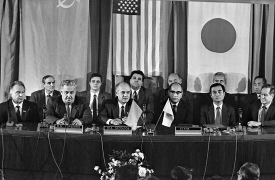 Japanese delegation visits Soviet Union