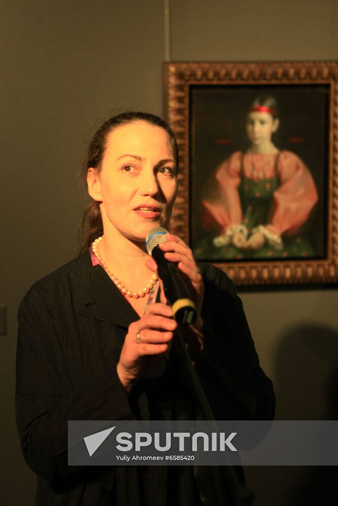 Art Critic Irina Chmyryova