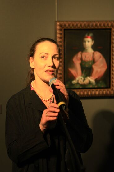 Art Critic Irina Chmyryova