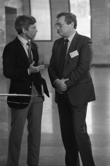 Writer Yury Shcherbak and American doctor Robert Peter Gale