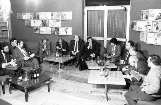 Briefing for foreign journalists at APN
