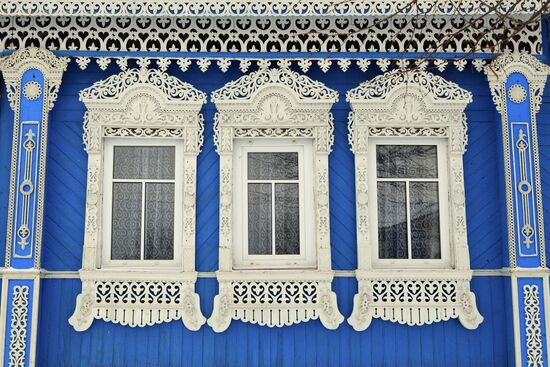Windows with carved casings, jambs and lintels